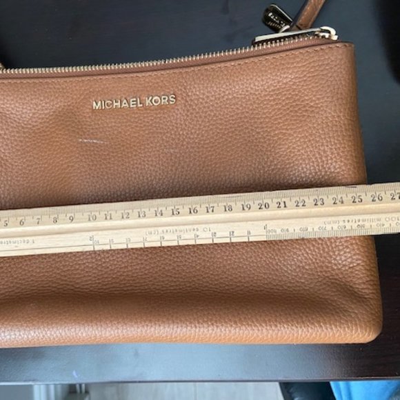 Authentic Beige Michael Kors Crossbody Logo Purse - Picture 7 of 10